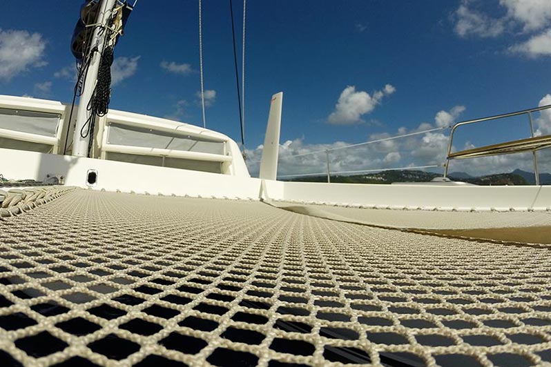 catamaran trampolin para crucero